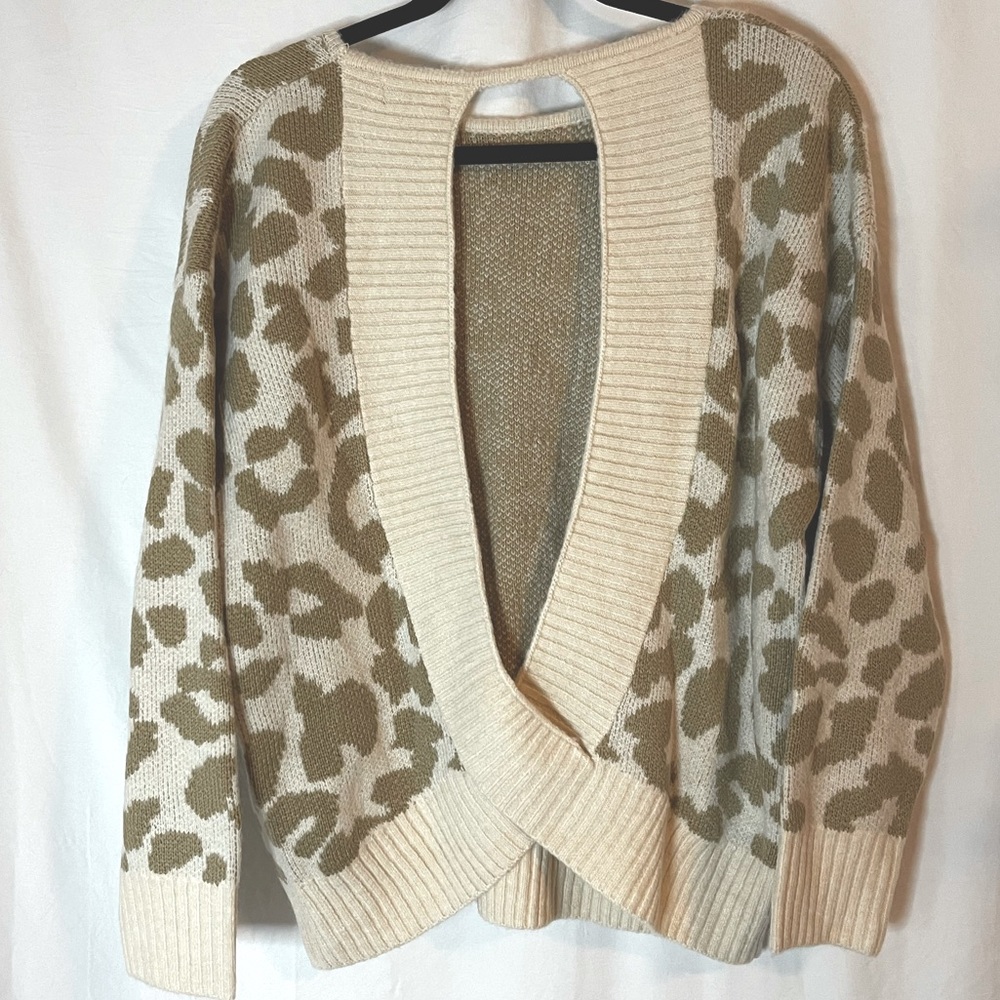NWOT Blue B tan and cream open back leopard sweater - Picture 4 of 6